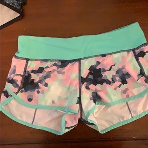 Lululemon Speed Shorts 2.5